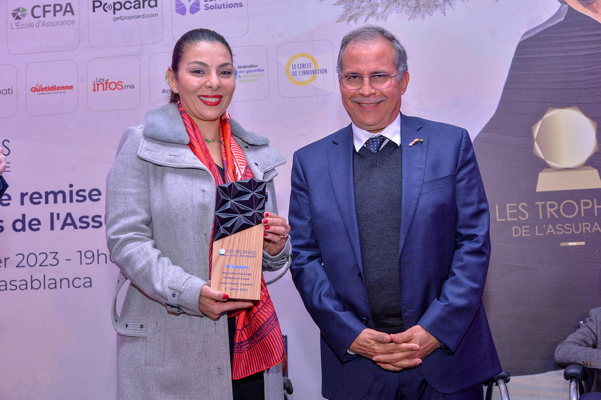 Remise du trophée de l’innovation sociétale à Aïcha Lebsir, DG de la Fondation Ennajah.